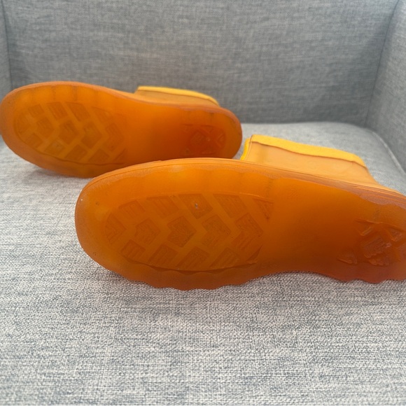 Chanel Very Rare Rubber Rain Boots in Yellow - Picture 6 of 11